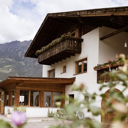 Schoene Wohnung Am Stadtrand Von Meran Valentinhof Bagian luar foto