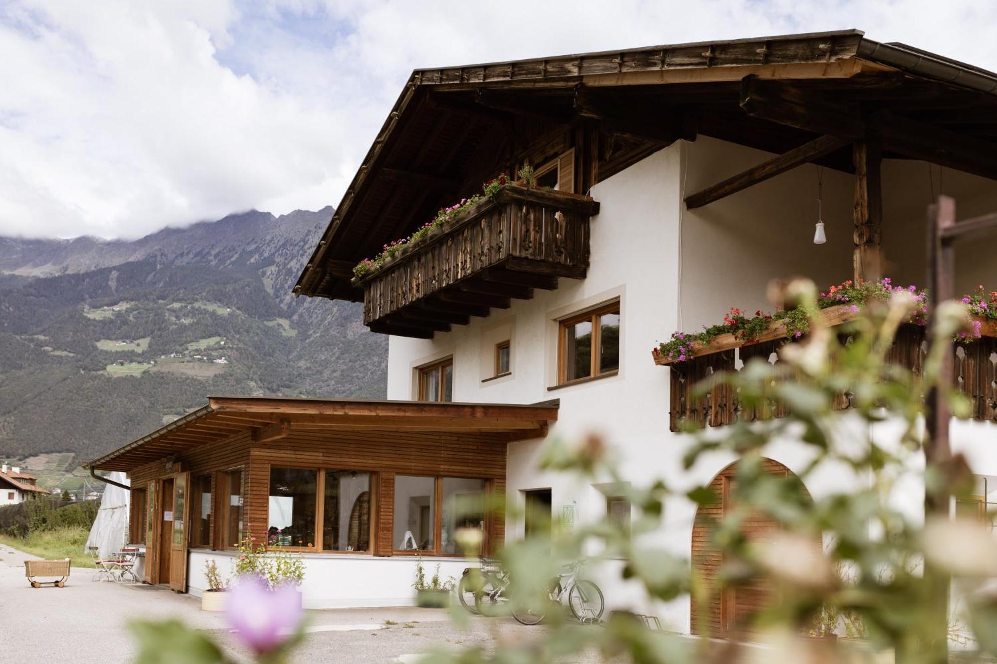 Schoene Wohnung Am Stadtrand Von Meran Valentinhof Bagian luar foto
